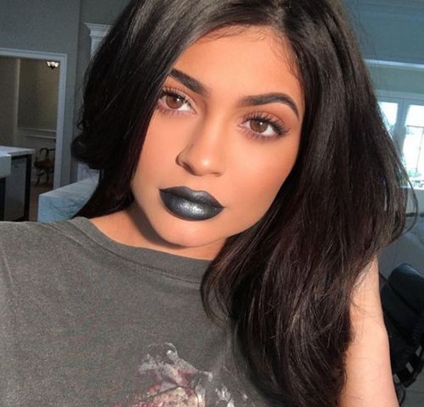 Кайли Дженнер представила собственную линию косметики Kylie Cosmetics Кайли Дженнер представила собственную линию косметики Kylie Cosmetics