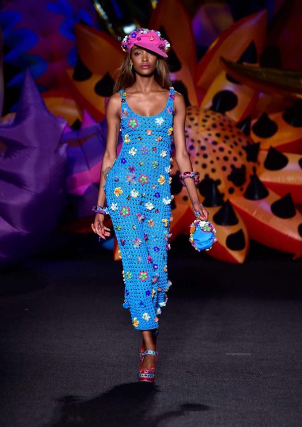 Модельер Джереми Скотт выпустил новую круизную коллекцию Moschino 2017 Модельер Джереми Скотт выпустил новую круизную коллекцию Moschino 2017