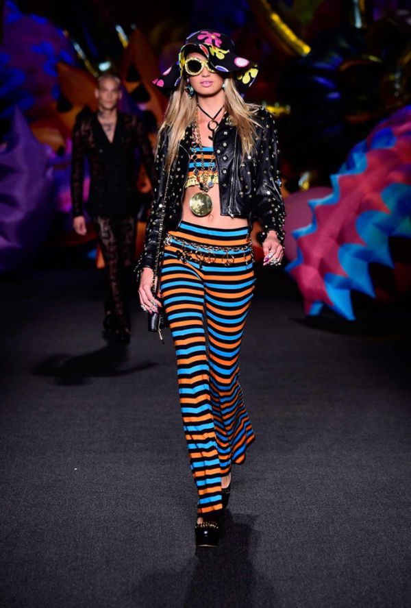 Модельер Джереми Скотт выпустил новую круизную коллекцию Moschino 2017 Модельер Джереми Скотт выпустил новую круизную коллекцию Moschino 2017