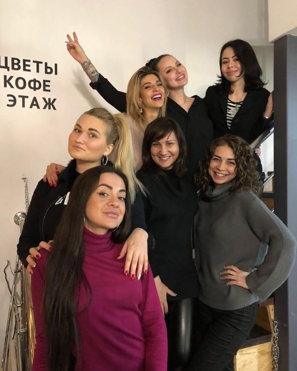 Певица Асти открыла ещё одни салон красоты Певица Асти открыла ещё одни салон красоты
