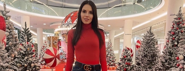 Яна Sims спонтанно купила красный внедорожник за 12 миллионов рублей