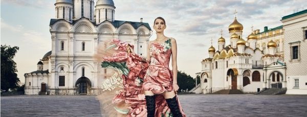 Девушка нашего времени: стильный фото-проект ко Дню России в Кремле
