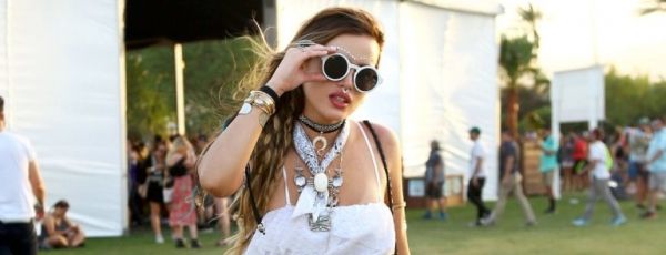 Белла Торн посетила фестиваль Coachella в откровенном наряде