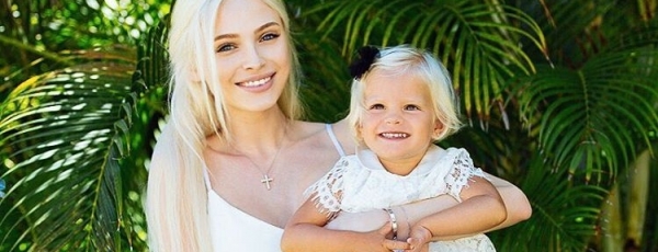 В блоге мамы Тимати появился смешной снимок Алёна Шишковой с дочкой Алисой
