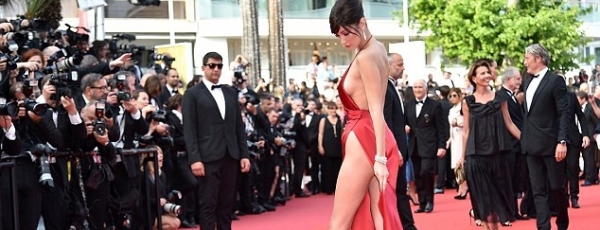 Красное платье Беллы Хадид от Alexandre Vauthier признано самым эффектным в Каннах