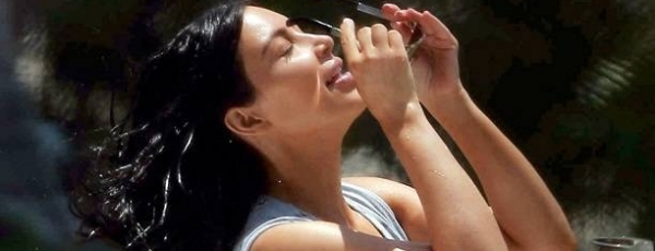 Ким Кардашьян ужаснула формами ягодиц без фотошопа