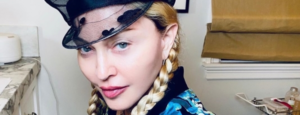 Во время дня рождения детей Мадонна наслаждалась объятиями 26-летнего любовника