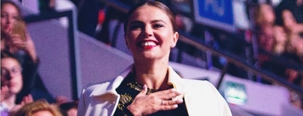 Алина Кабаева счастлива в браке: на руке гимнастки и депутата обручальное кольцо