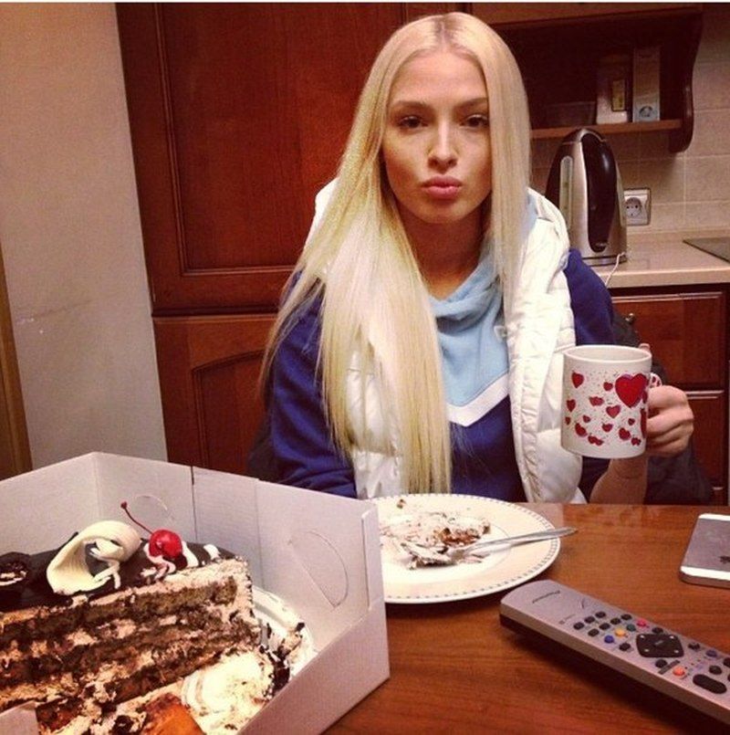 Алена Шишкова с цветами