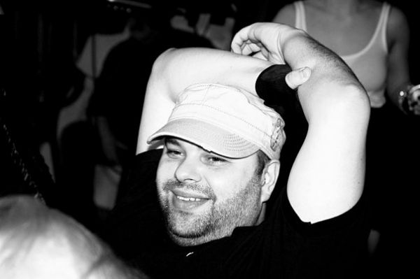 Продюсер и копмозитор Макс Фадеев пообещал похудеть на 60 килограмм и начал отращивать бороду Продюсер и копмозитор Макс Фадеев пообещал похудеть на 60 килограмм и начал отращивать бороду