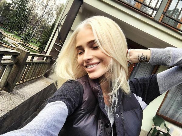 Алёна Шишкова отправилась праздновать Пасху в Звенигород Алёна Шишкова отправилась праздновать Пасху в Звенигород