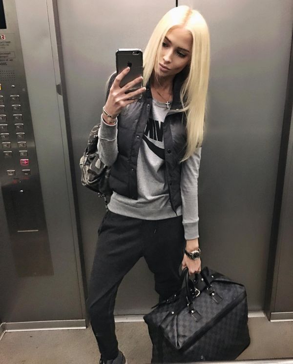 Алёна Шишкова отправилась праздновать Пасху в Звенигород Алёна Шишкова отправилась праздновать Пасху в Звенигород