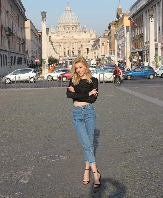 Юлианна Караулова начала сольную карьеру и рассказала о песне Ты не такой Юлианна Караулова начала сольную карьеру и рассказала о песне Ты не такой
