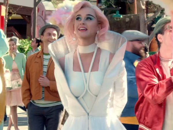 Katy Perry - Chained To The Rhythm (скачать mp3, слушать онлайн, перевод и текст песни) Katy Perry - Chained To The Rhythm (скачать mp3, слушать онлайн, перевод и текст песни)