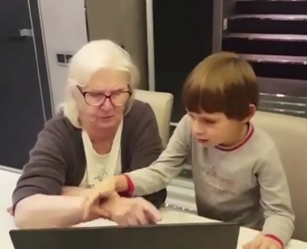 Елена Ваенга напомнила всем, что лучше рожать пораньше Елена Ваенга напомнила всем, что лучше рожать пораньше