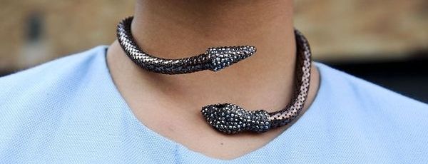 Самые модные ожерелья-чокеры на шею