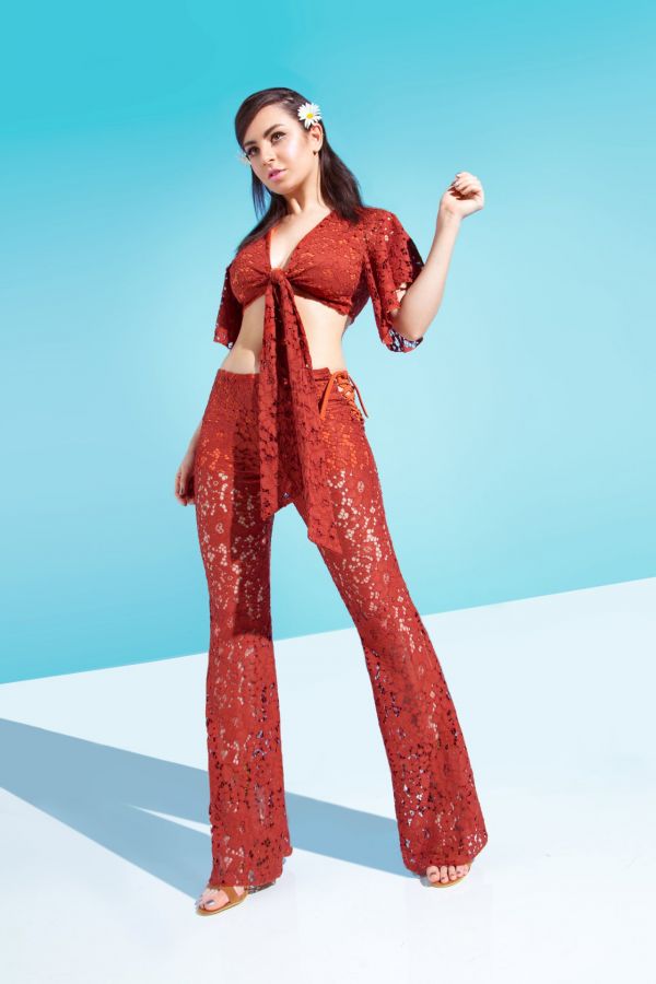 Charli XCX стала лицом Boohoo Charli XCX стала лицом Boohoo