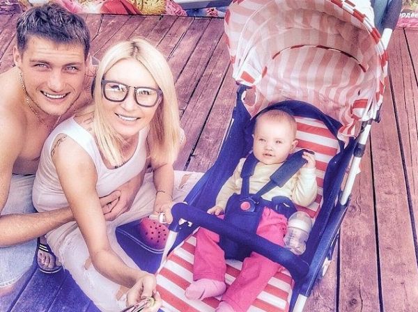 В сети появилось интимное видео из откровенного архива Элины Камирен В сети появилось интимное видео из откровенного архива Элины Камирен