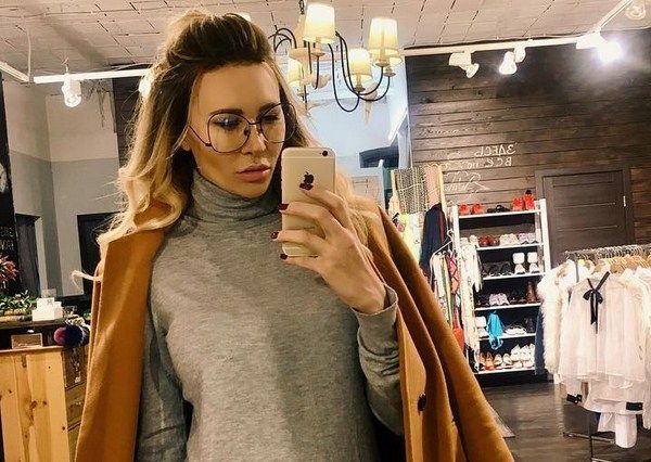Элина Камирен опубликовала фото торчащих сосков Элина Камирен опубликовала фото торчащих сосков