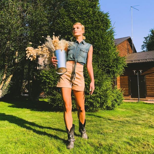 Полина Гагарина не попала на школьную линейку сына, но поделилась фото 18+ Полина Гагарина не попала на школьную линейку сына, но поделилась фото 18+