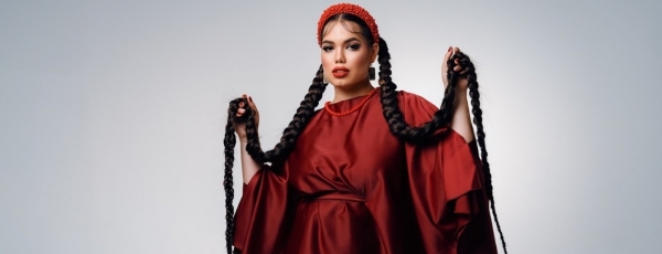 Трек молодой артистки ГАЛЕЯ неожиданно прозвучал перед Владимиром Путиным на AI Journey 2025