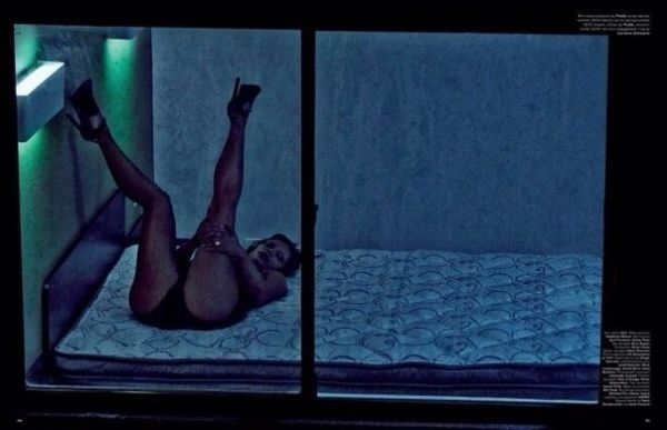 Ким Кардашян удивила своей откровенной фотосессией в журнале LOVE Ким Кардашян удивила своей откровенной фотосессией в журнале LOVE