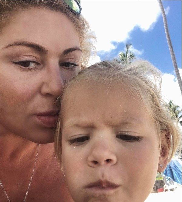 Алена Шишкова продемонстрировала очень теплое отношение к маме Тимати Алена Шишкова продемонстрировала очень теплое отношение к маме Тимати