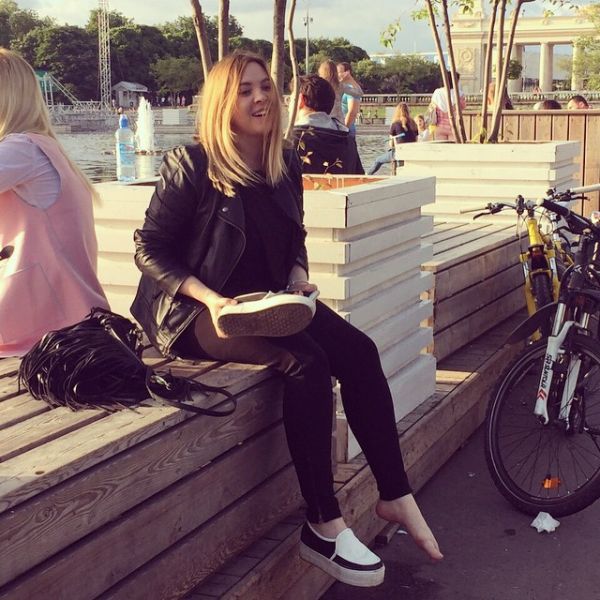 В сети появилась песенка про то, как всех зае... Света Курицына В сети появилась песенка про то, как всех зае... Света Курицына