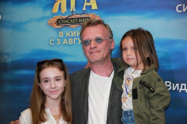 В Москве прошла премьера фильма «Баба-Яга спасет мир».
