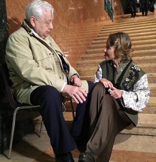 Беременная Ксения Собчак показала округлившийся животик Беременная Ксения Собчак показала округлившийся животик