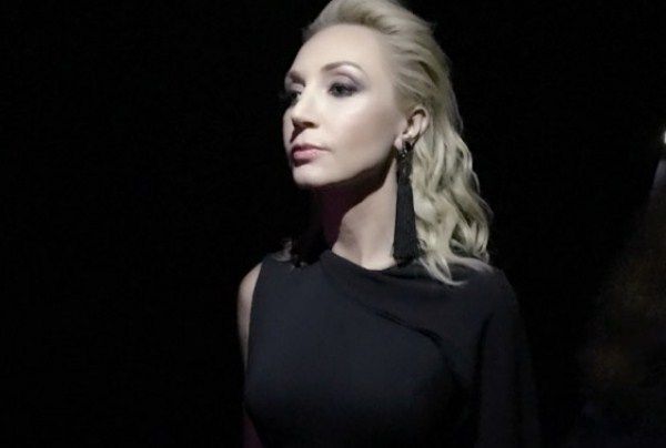 Кристине Орбакайте пришлось прервать концерт из-за пропажи света Кристине Орбакайте пришлось прервать концерт из-за пропажи света