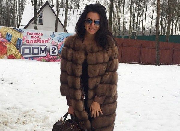 Катя Жужа перекрасилась в серый цвет Катя Жужа перекрасилась в серый цвет