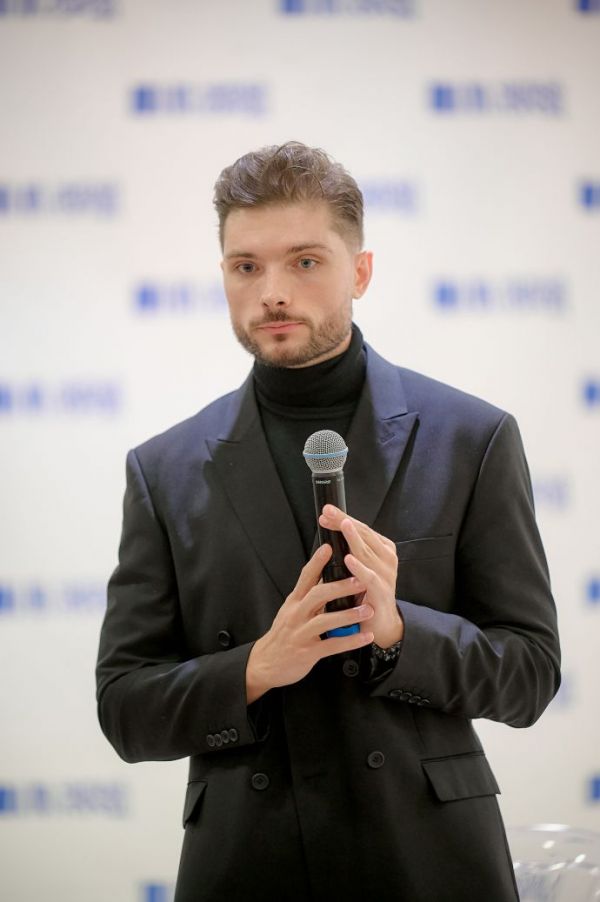 Доктор Олег Абакумов выпустил книгу для всех, кому только спросить Доктор Олег Абакумов выпустил книгу для всех, кому только спросить