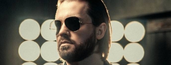 Арсений Бородин презентовал провокационный трек "Держи меня за руку"