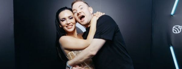 Ольга Серябкина в объятиях DJ Smash, Мари Краймбрерри с идеальным прессом и другие гости концерта «Вечерний Звук On air»