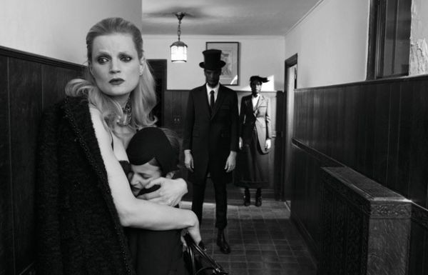 Жиневье ван Синус и Меган Коллисон в траурном фотосете для A Magazine Жиневье ван Синус и Меган Коллисон в траурном фотосете для A Magazine