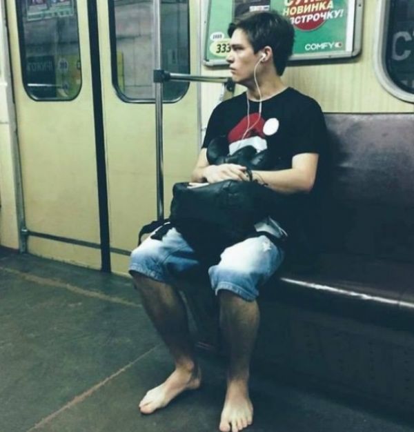 Вам встречаются чудаки в метро? А мне вот очень часто... Вам встречаются чудаки в метро? А мне вот очень часто...