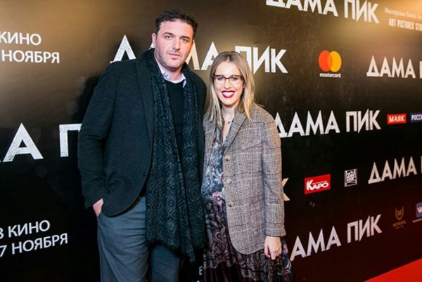 Беременная Ксения Собчак полностью обнажилась на обложке Tatler Беременная Ксения Собчак полностью обнажилась на обложке Tatler