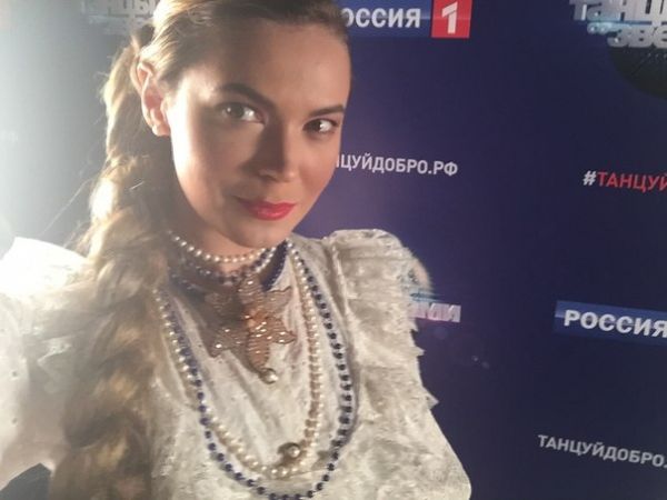 Катя Жаркова модель plus-size на проекте Танцы со звездами в зеленой рубашке Катя Жаркова модель plus-size на проекте Танцы со звездами в зеленой рубашке