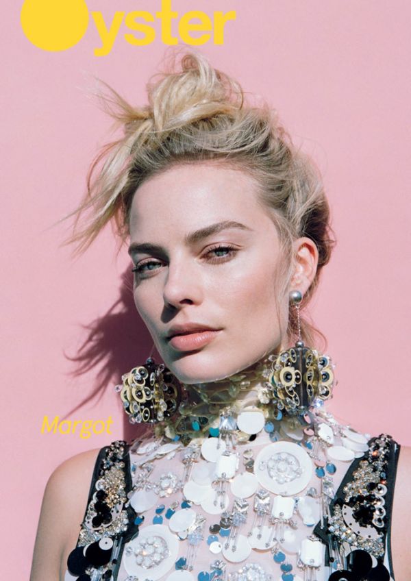 Марго Робби позирует в костюмах от Prada для Oyster Magazine Марго Робби позирует в костюмах от Prada для Oyster Magazine