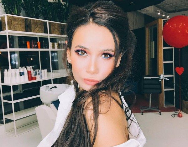 Айза Анохина изменила свое лицо Айза Анохина изменила свое лицо