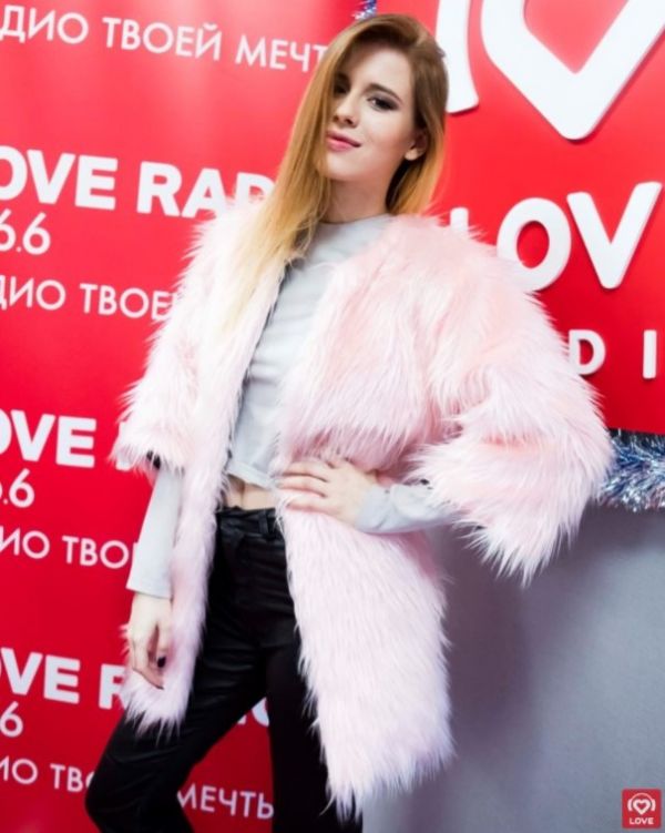 Певица Elvira T ответила на вопросы о личной жизни в студии Love Radio