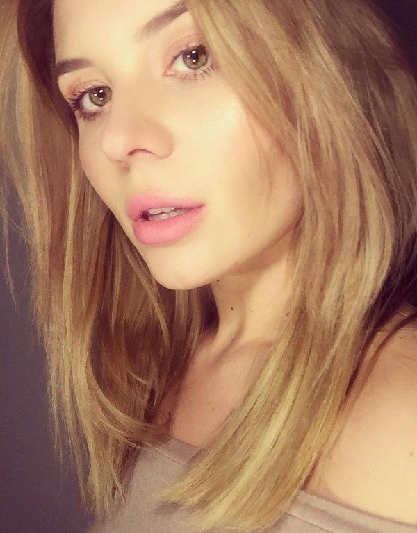 Анна Шульгина показала новый цвет волос Анна Шульгина показала новый цвет волос