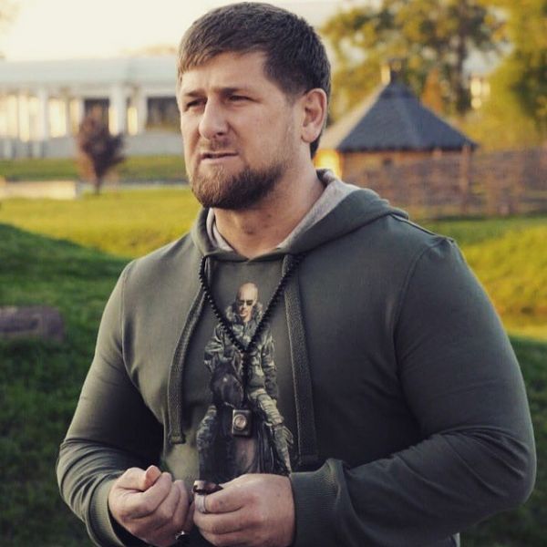 Рамзан Кадыров разрешил брак 17-летней девушке и 57-летнему руководителю РОВД Чечни Рамзан Кадыров разрешил брак 17-летней девушке и 57-летнему руководителю РОВД Чечни