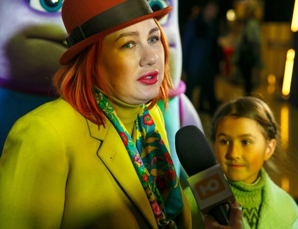Певица Ева Польна пришла на премьеру мультика с дочками - Эвелин и Амалией Певица Ева Польна пришла на премьеру мультика с дочками - Эвелин и Амалией
