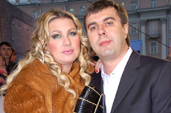 Певица Ева Польна пришла на премьеру мультика с дочками - Эвелин и Амалией Певица Ева Польна пришла на премьеру мультика с дочками - Эвелин и Амалией