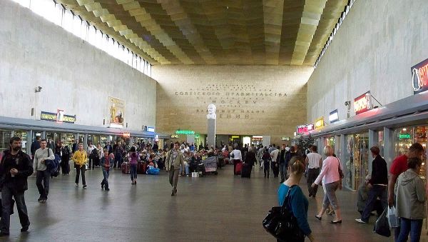 В Москве эвакуируют посетителей магазинов Ашан (18 февраля 2016) В Москве эвакуируют посетителей магазинов Ашан (18 февраля 2016)