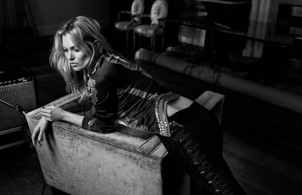 Кейт Мосс стала героиней британского Vogue Кейт Мосс стала героиней британского Vogue