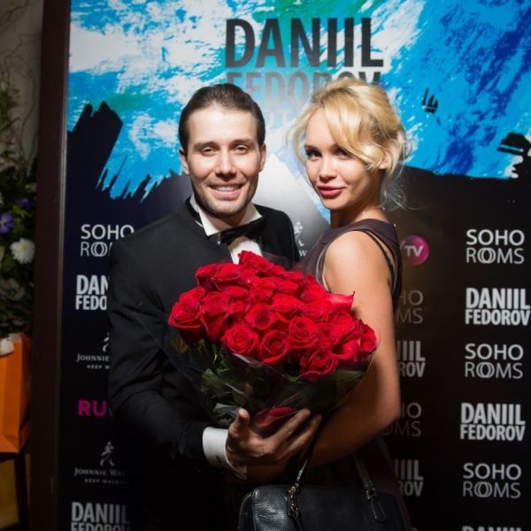 Художник Даниил Федоров собрал друзей в Soho Room и представил выставку Мы и наши образы Художник Даниил Федоров собрал друзей в Soho Room и представил выставку Мы и наши образы