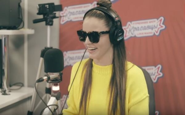 Певица Zivert впервые ответила на вопросы о личной жизни в эфире шоу Красавцы LoveRadio